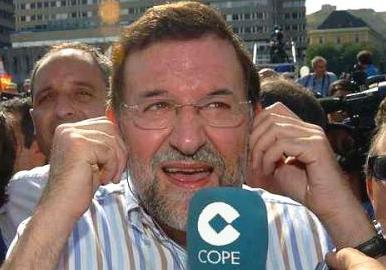 Rajoy escucha